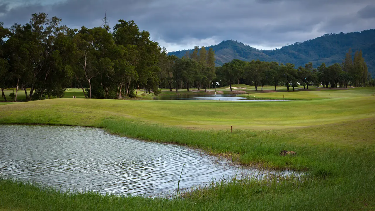 Laguna Golf Phuket, Банг Тао: вода, фервей и холмы острова