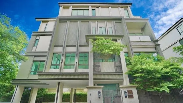 House · 4 室 · 6 卫 · 547 m²