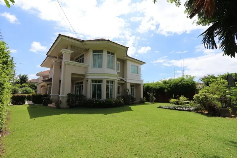 The Laguna Home