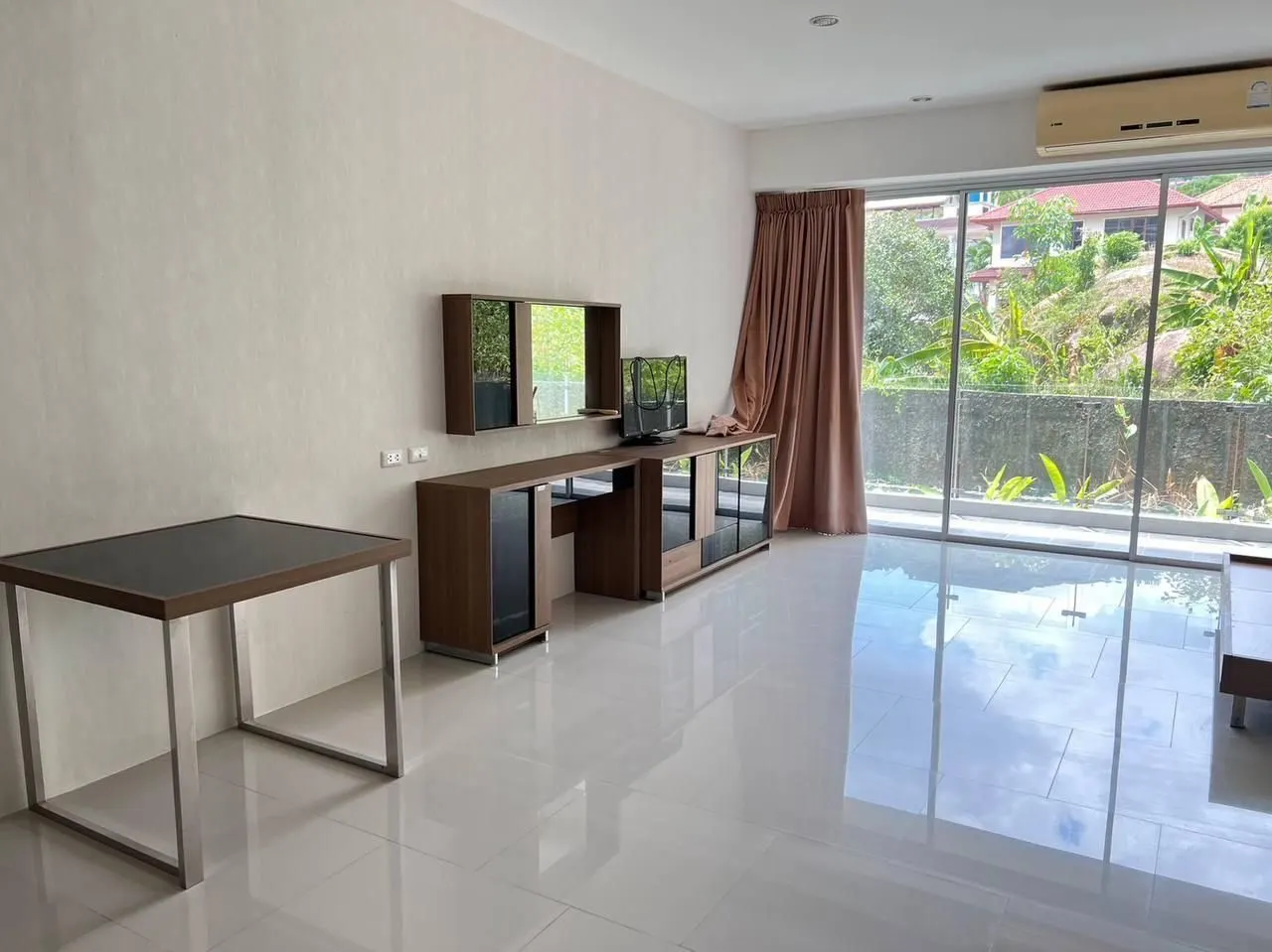 Condo · 1 卫 · 48 m²