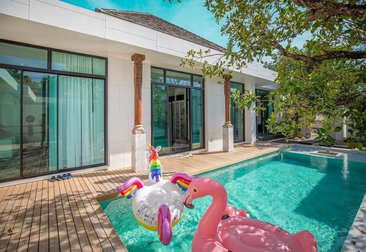 3 bd · 3 ba · 350 m²