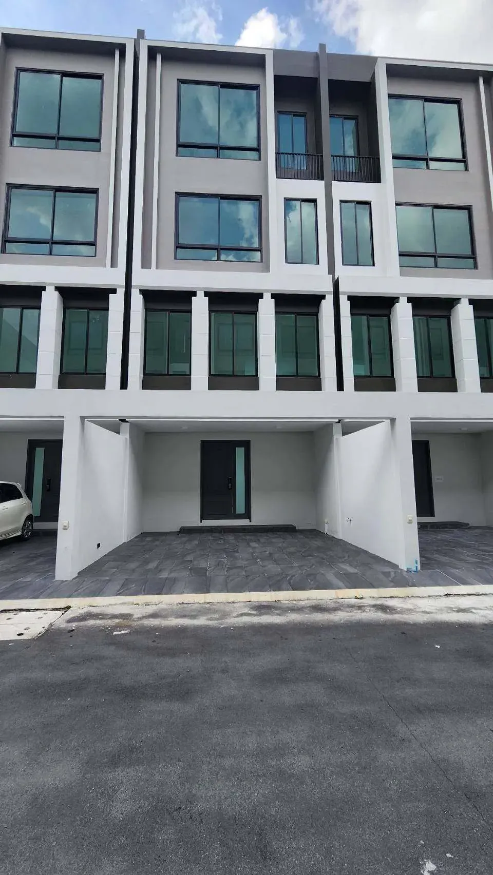 Townhouse · 3 室 · 4 卫 · 220 m²