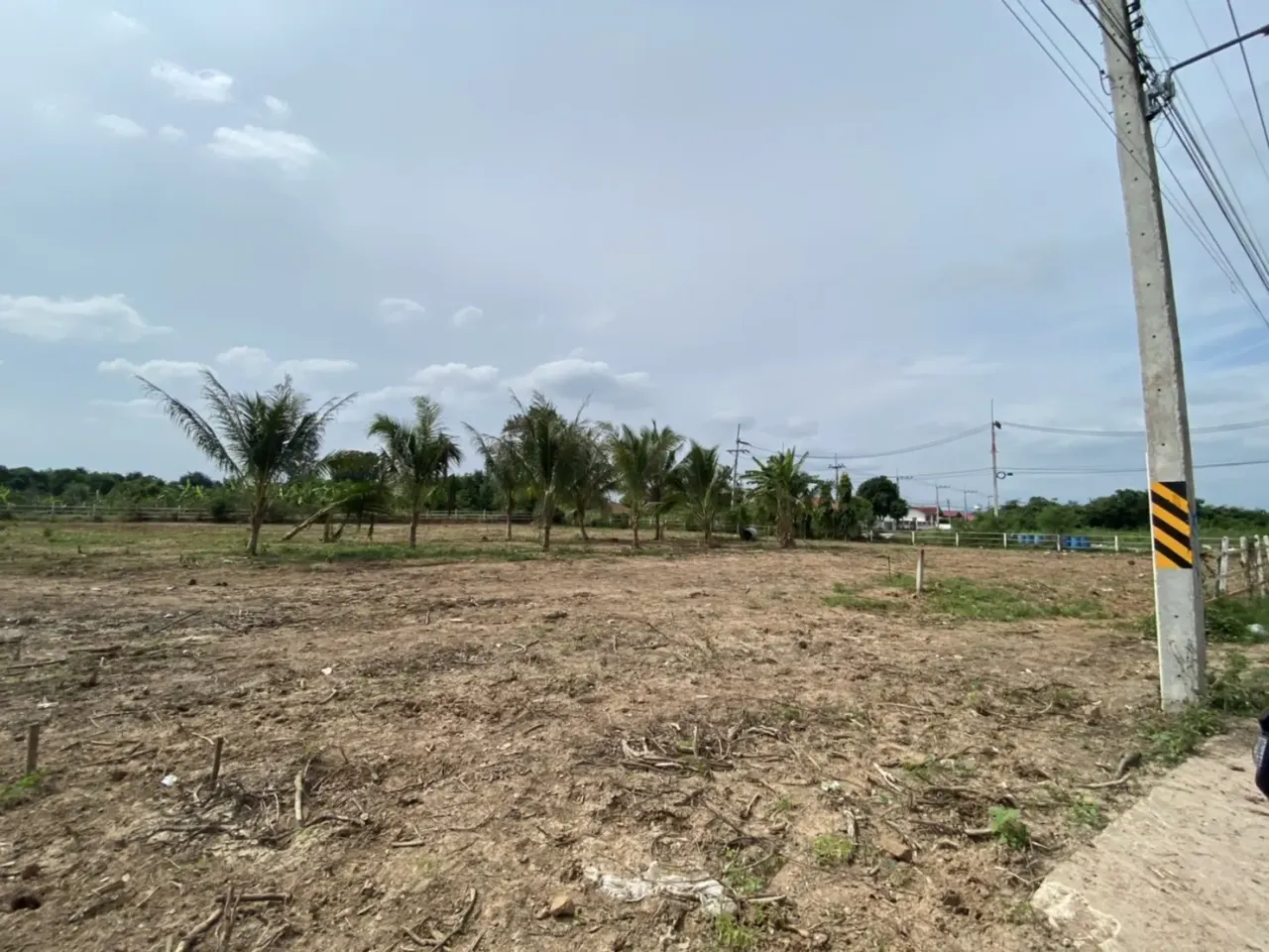 Land · 624 m²