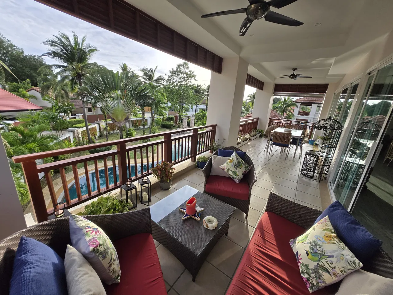 Condo · 3 室 · 2 卫 · 200 m²