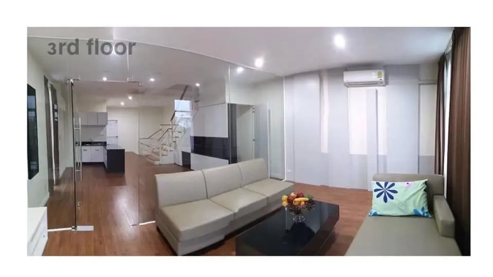 Office · 273 m²