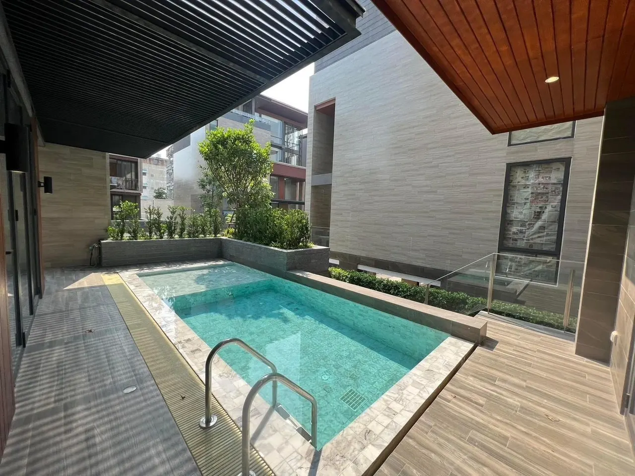 House · 5 ห้องนอน · 6 ห้องน้ำ · 530 m²