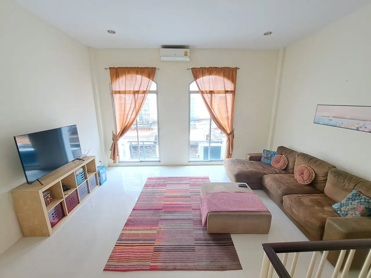 3 ห้องนอน · 3 ห้องน้ำ · 180 m²