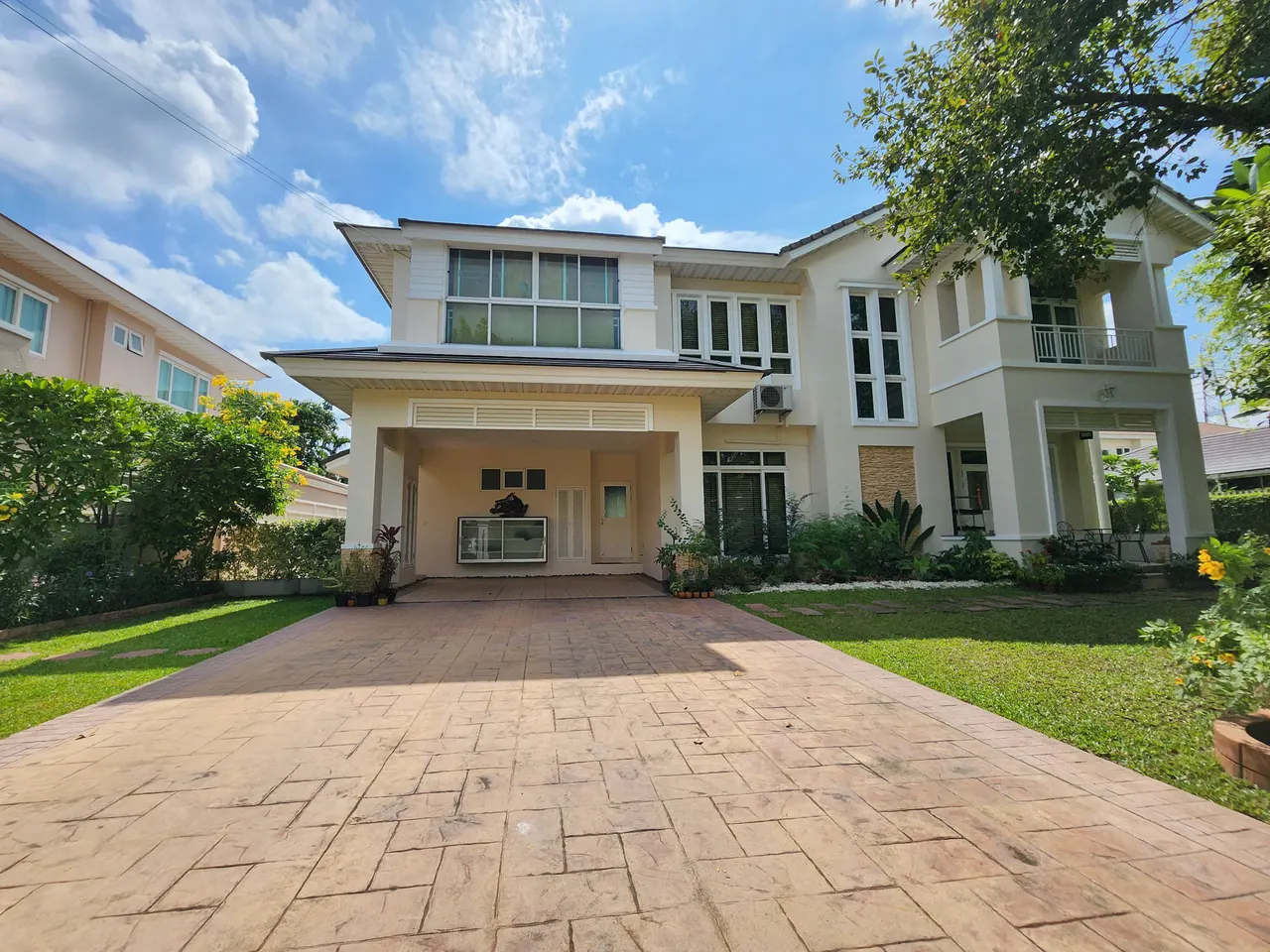 House · 5 bd · 4 ba · 380 m²