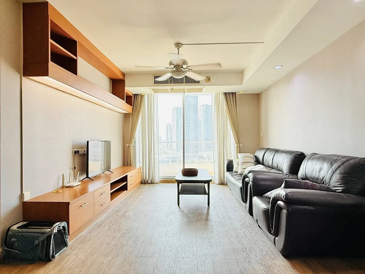 Condo · 3 bd · 3 ba · 131 m²