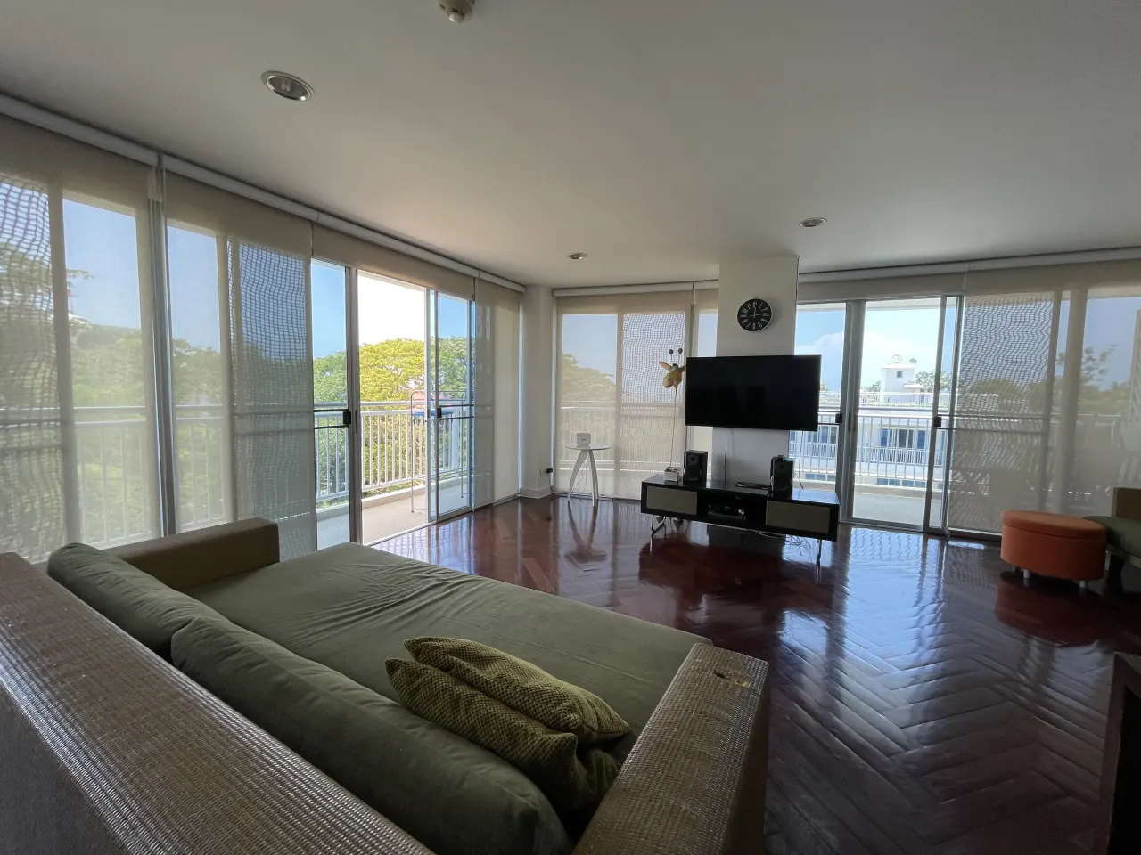 Condo · 3 bd · 3 ba · 90 m²