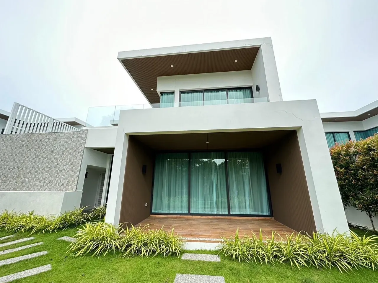 Villa · 4 bd · 4 ba · 420 m²
