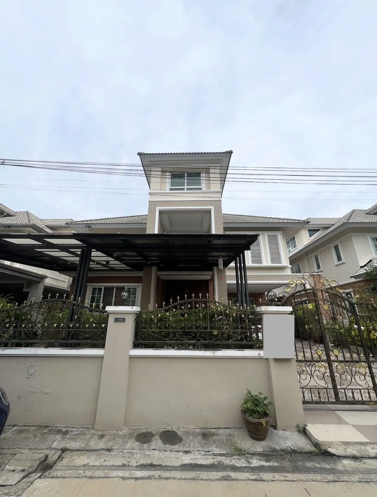 6 ห้องนอน · 6 ห้องน้ำ · 450 m²