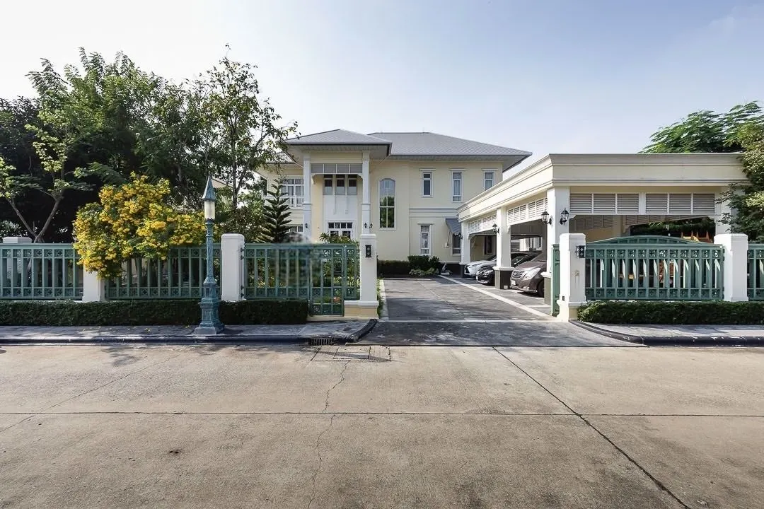 House · 4 bd · 5 ba · 400 m²