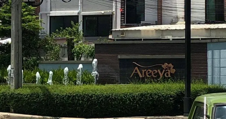 Areeya Mova