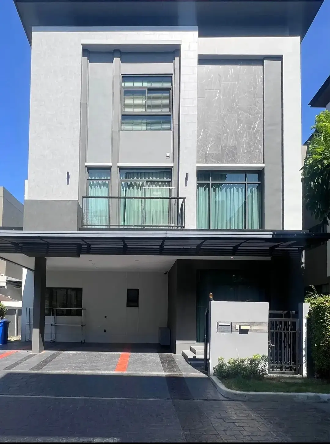 House · 3 bd · 4 ba · 380 m²