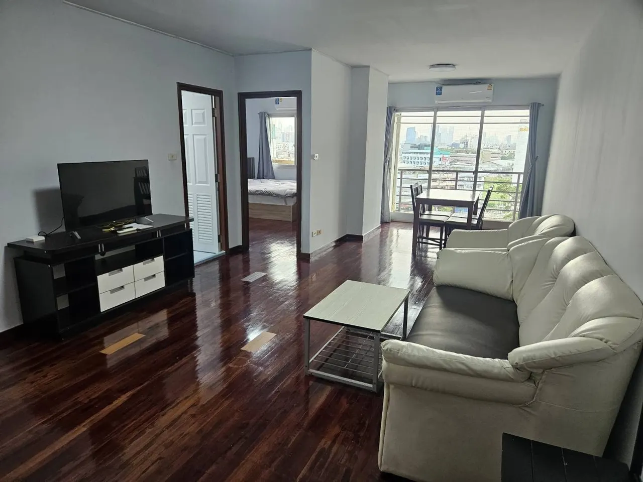 1 ห้องนอน · 1 ห้องน้ำ · 63 m²