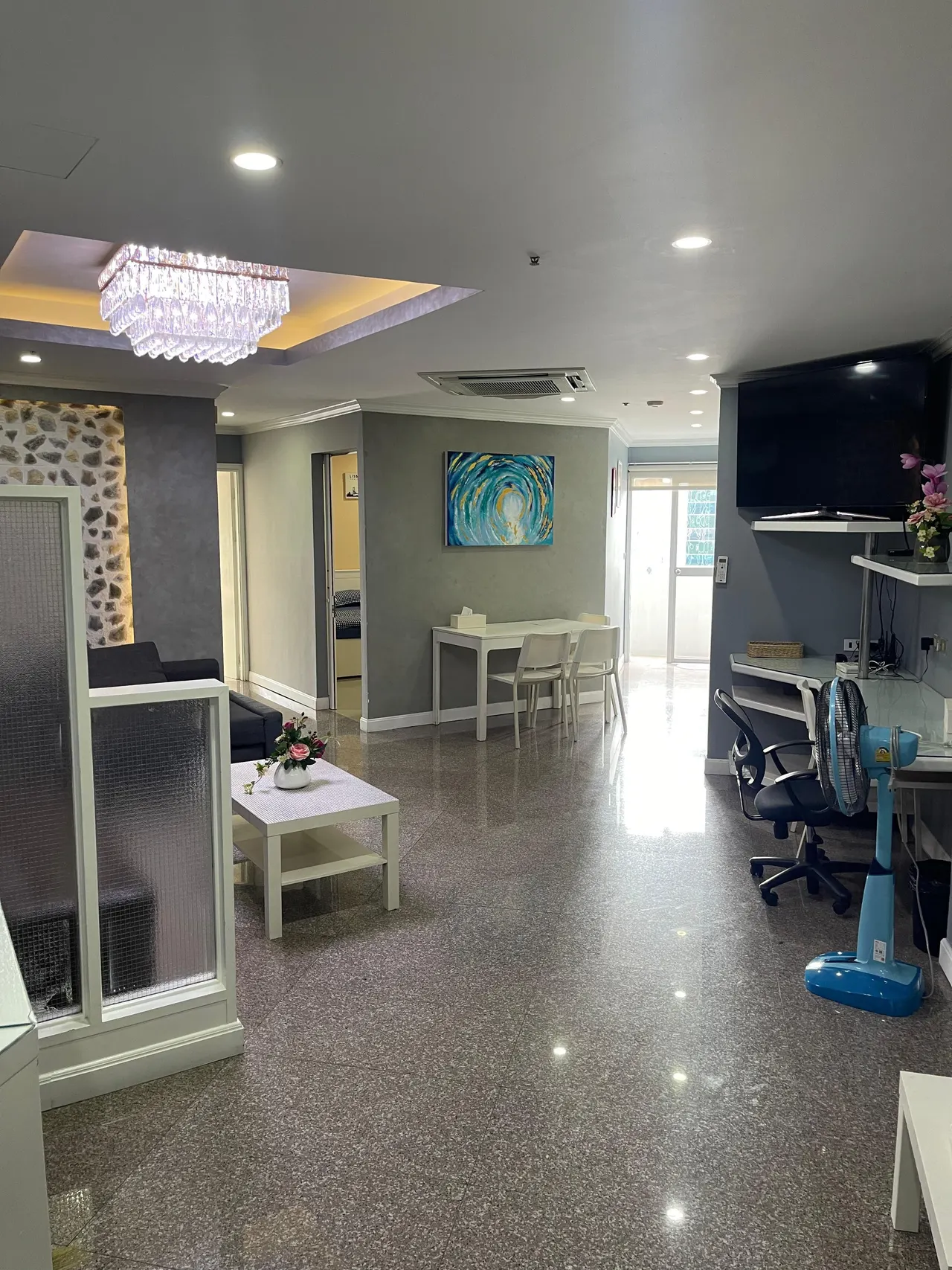 Condo · 2 bd · 2 ba · 86 m²