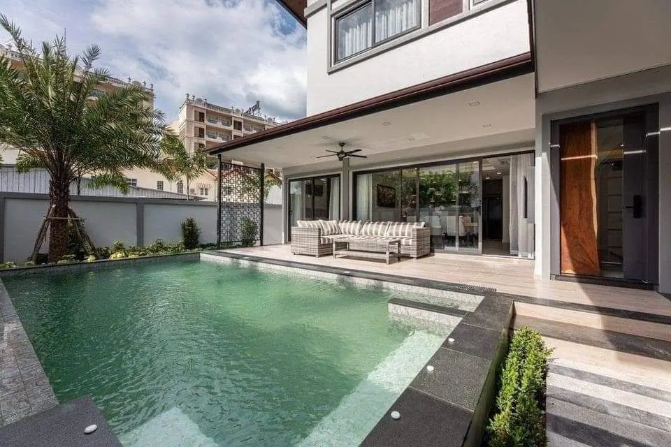 Villa · 3 室 · 4 卫 · 208 m²