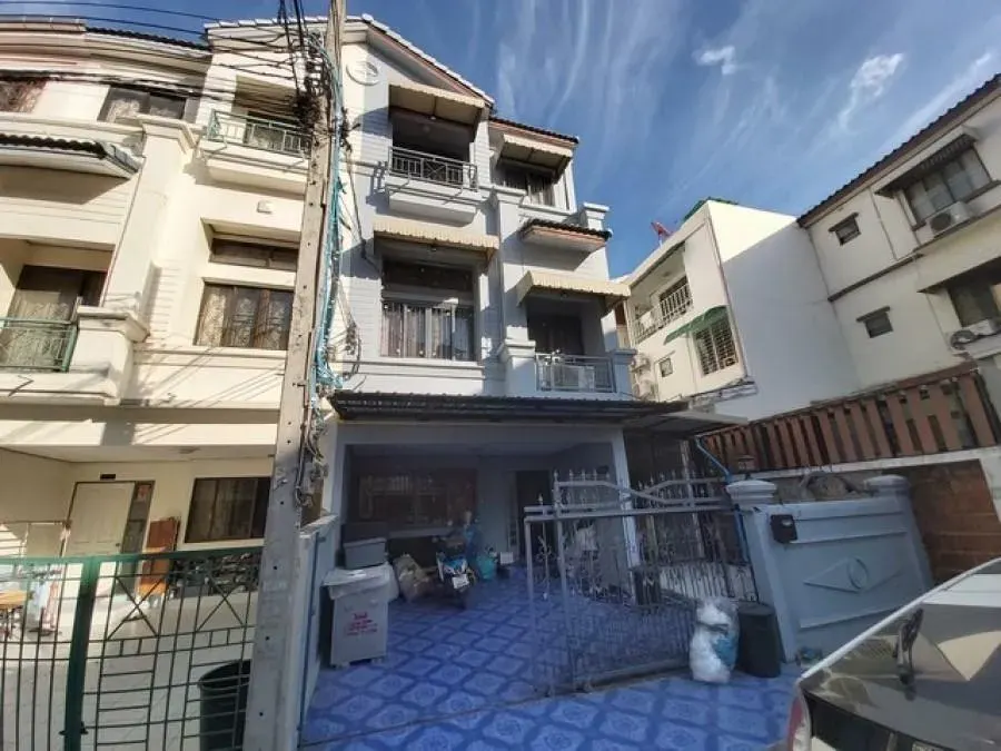 Baan Klang Muang Ratchada - Mengjai 1