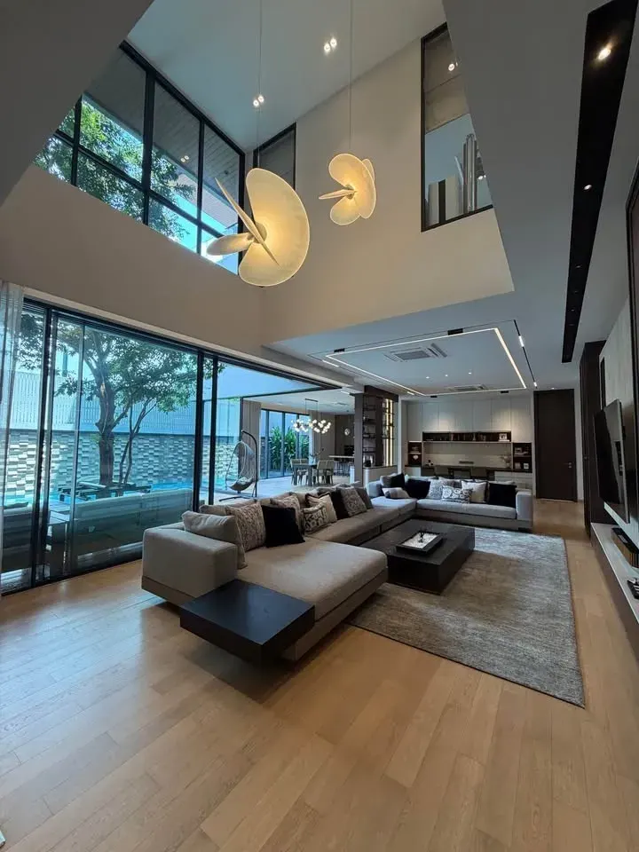 6 bd · 7 ba · 1,200 m²