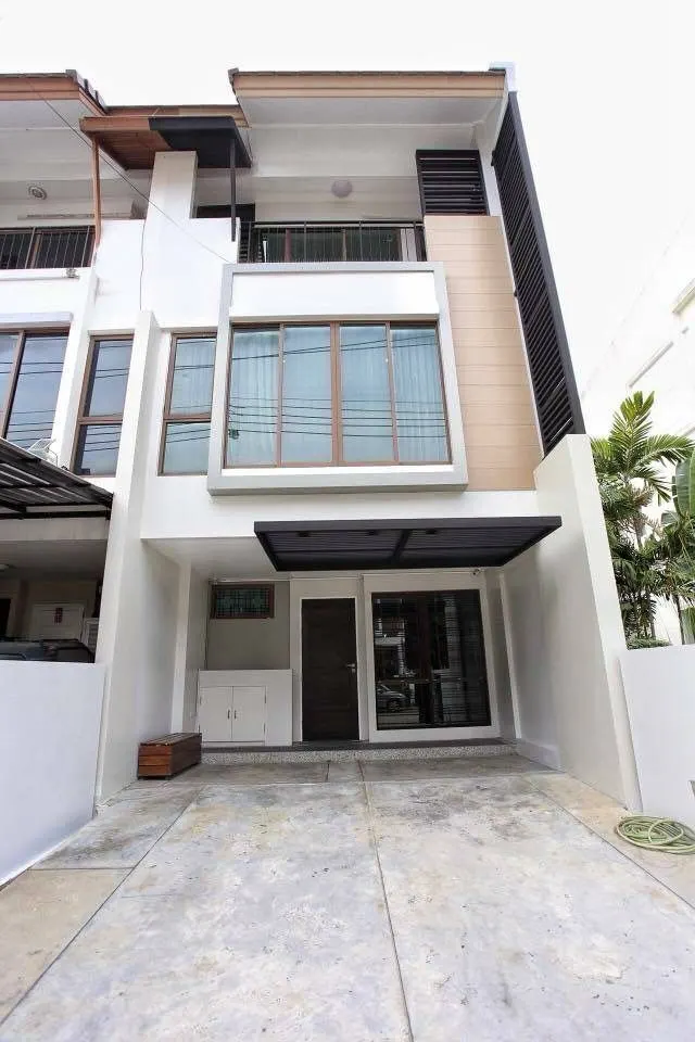 Townhouse · 3 bd · 4 ba · 179 m²