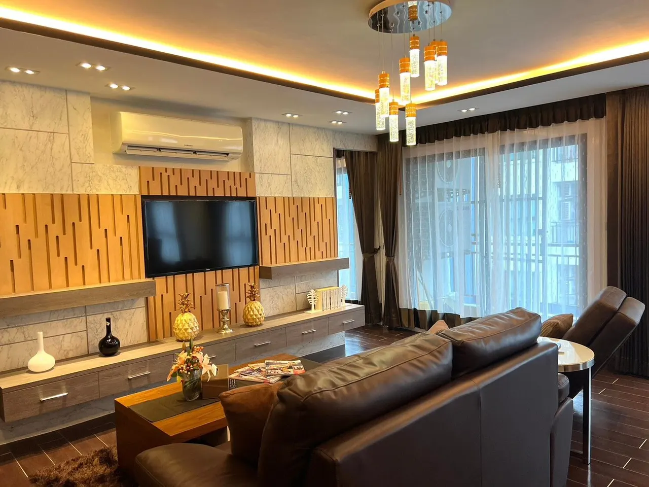 Condo · 2 bd · 3 ba · 115 m²