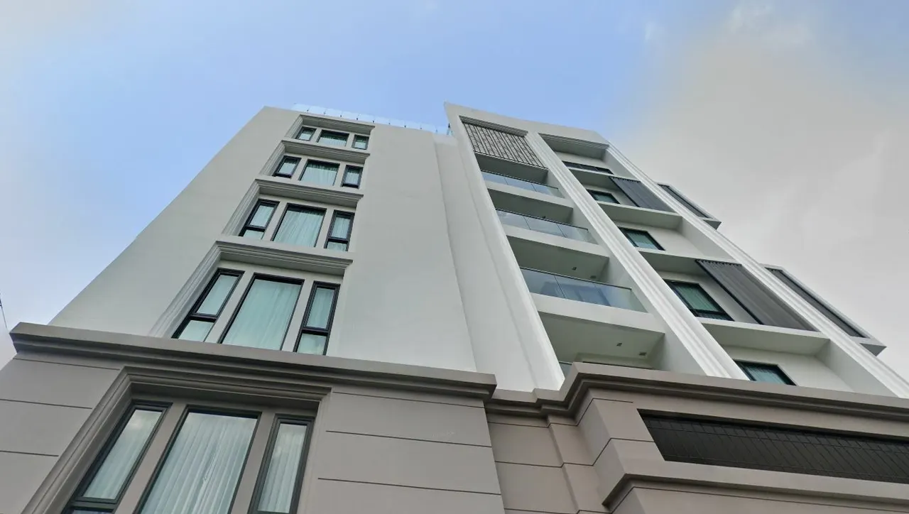 De Amber Condo