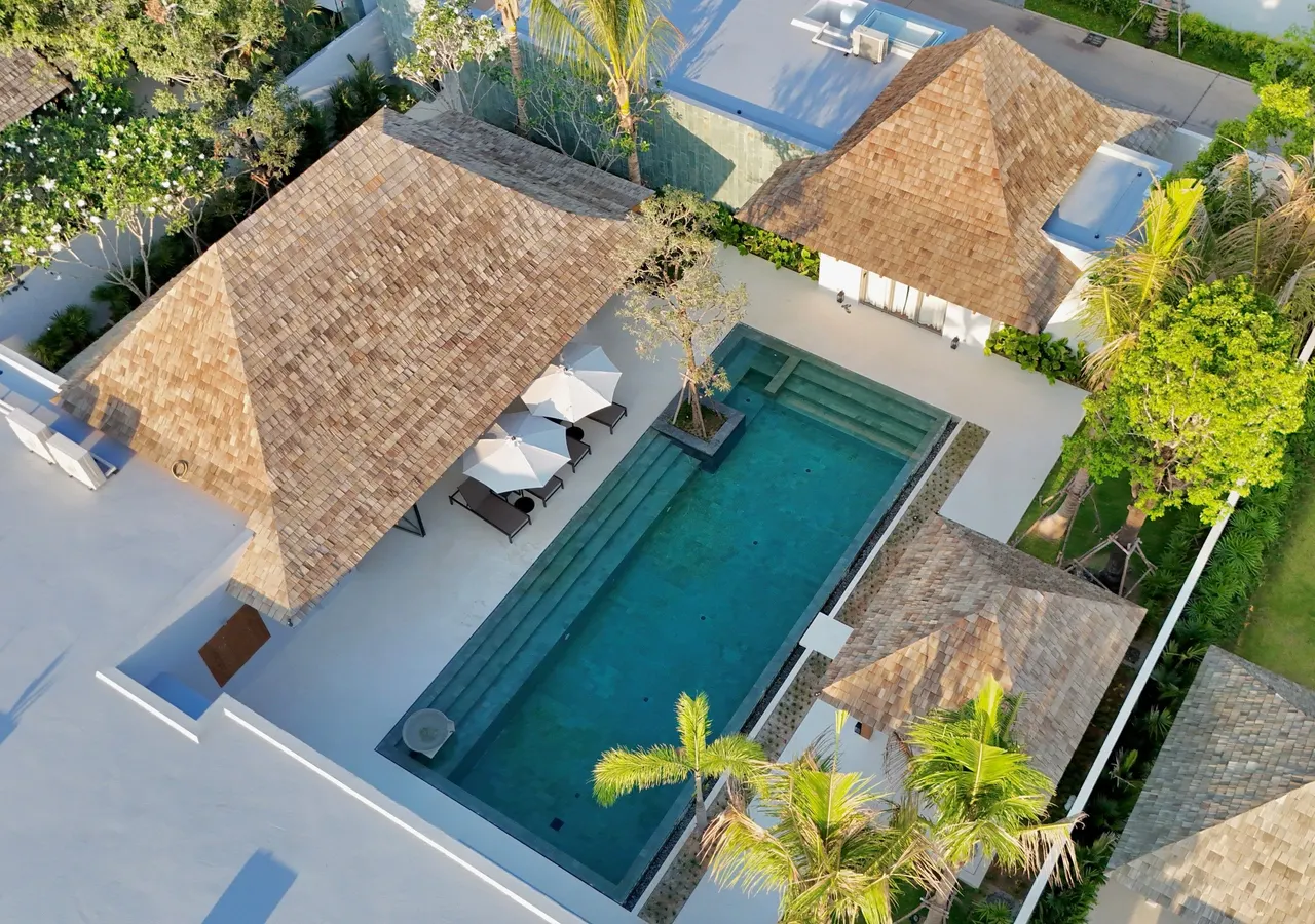 4 ห้องนอน · 4 ห้องน้ำ · 385 m²