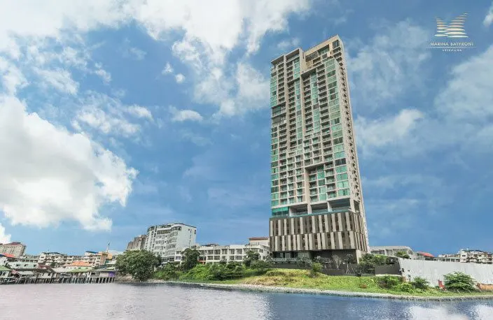 Marina bayfront sriracha