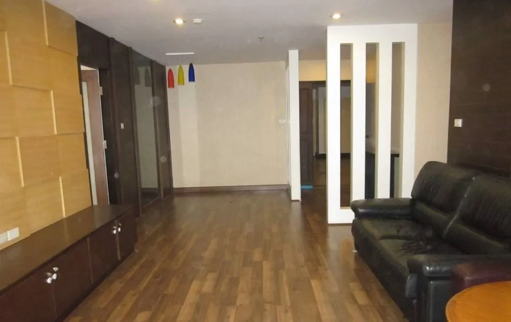 Condo · 3 bd · 2 ba · 119 m²