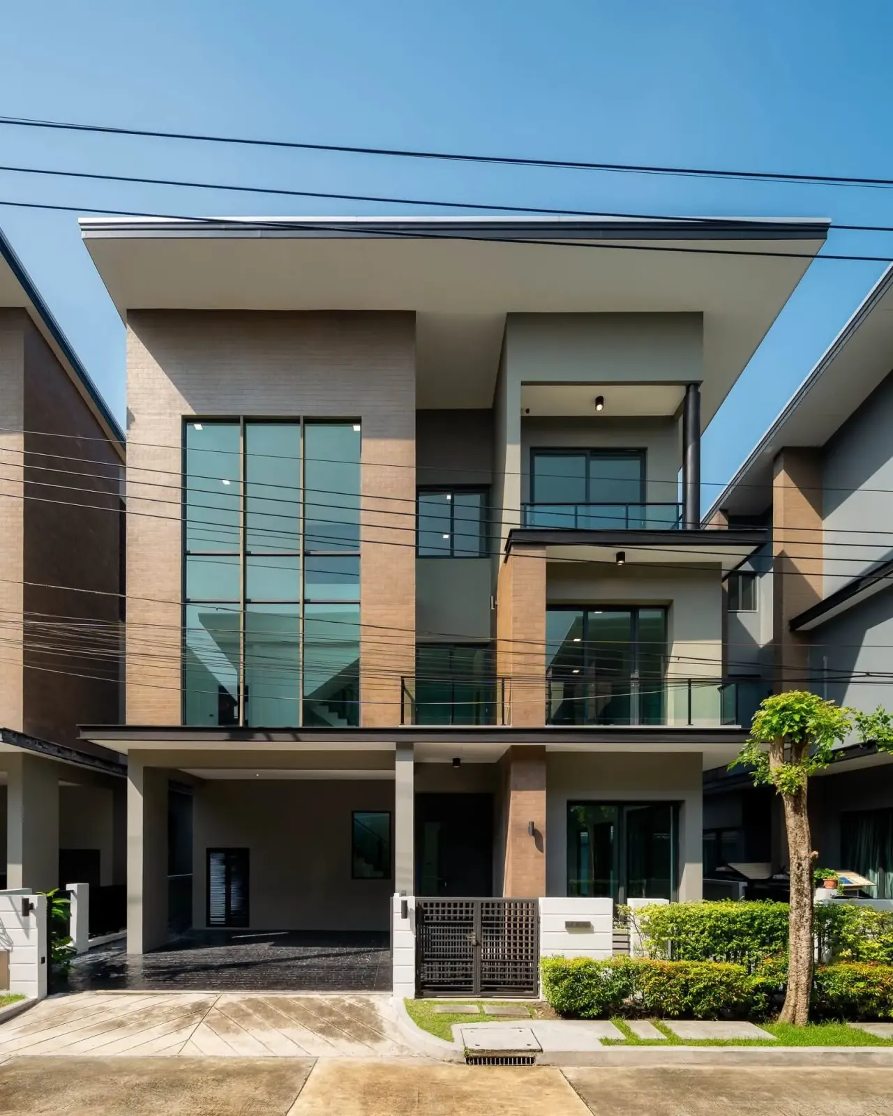 4 bd · 4 ba · 339 m²