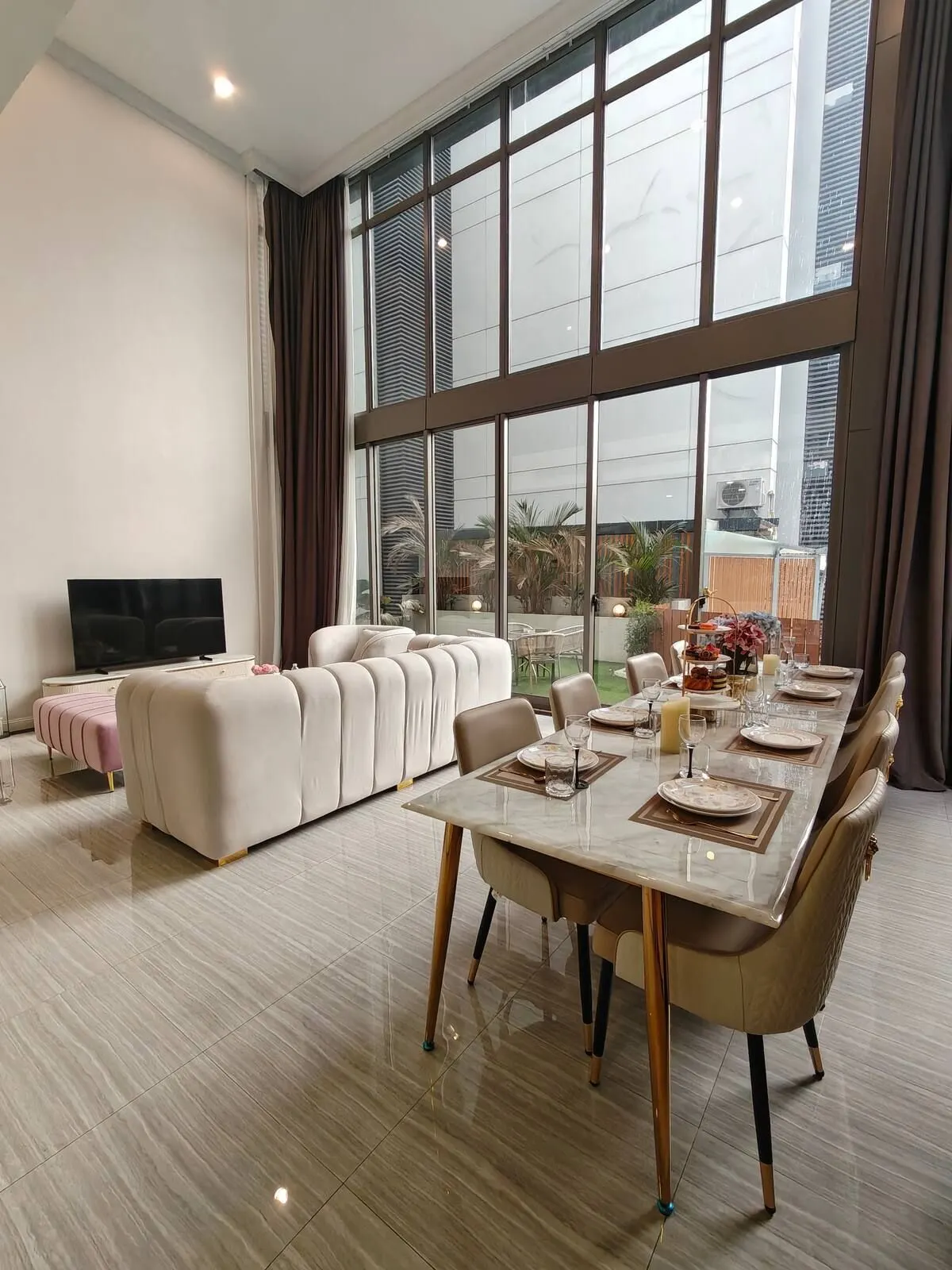 House · 4 bd · 6 ba · 680 m²