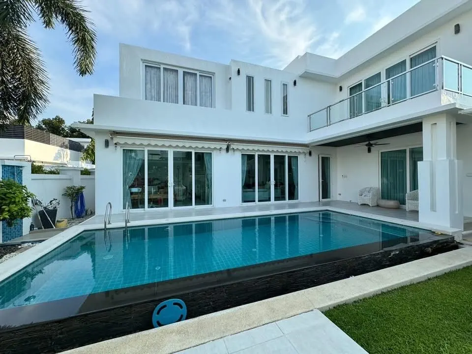 Villa · 4 室 · 4 卫 · 220 m²