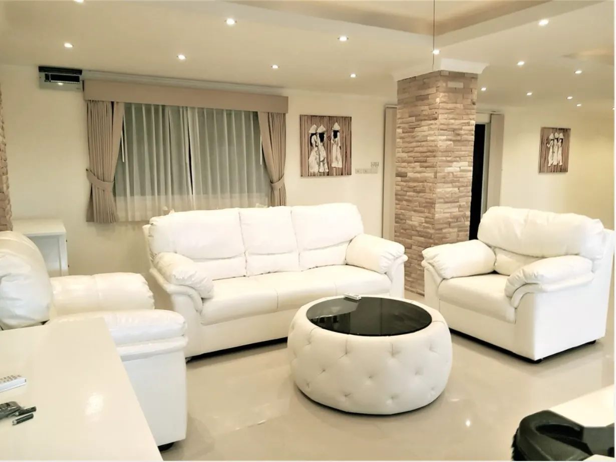 2 bd · 3 ba · 146 m²