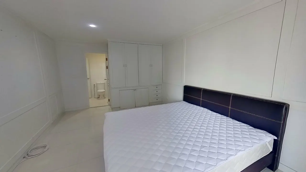 Condo · 1 室 · 1 卫 · 80 m²