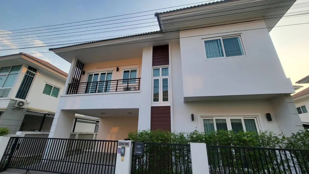 House · 3 ห้องนอน · 3 ห้องน้ำ · 153 m²