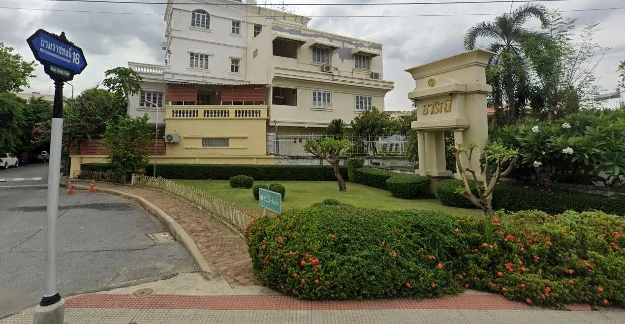Baan Tharinee Pinklao Village