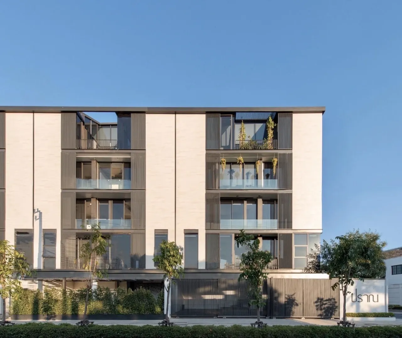 Townhouse · 3 ห้องนอน · 7 ห้องน้ำ · 652 m²