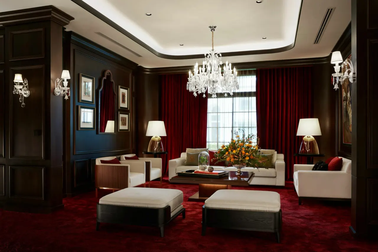 House · 5 bd · 6 ba · 661 m²