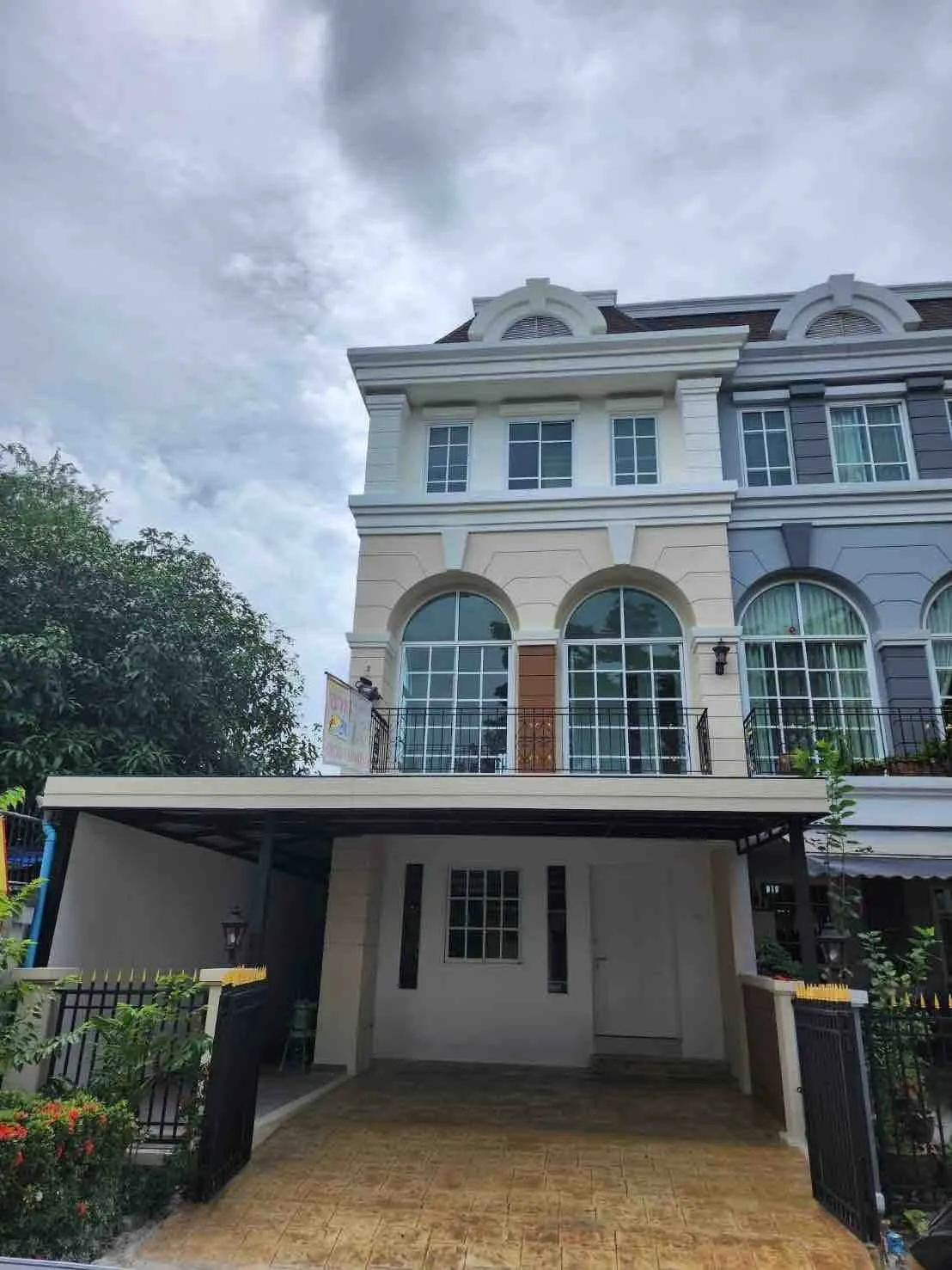 House · 3 室 · 4 卫 · 128 m²