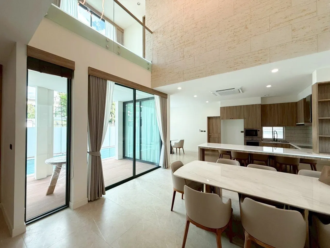 Villa · 4 bd · 6 ba · 810 m²