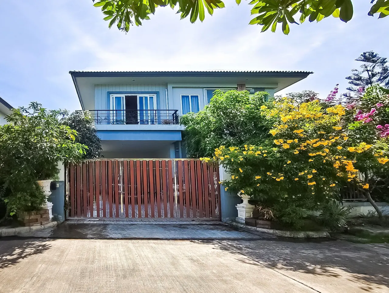 House · 4 ห้องนอน · 3 ห้องน้ำ · 220 m²
