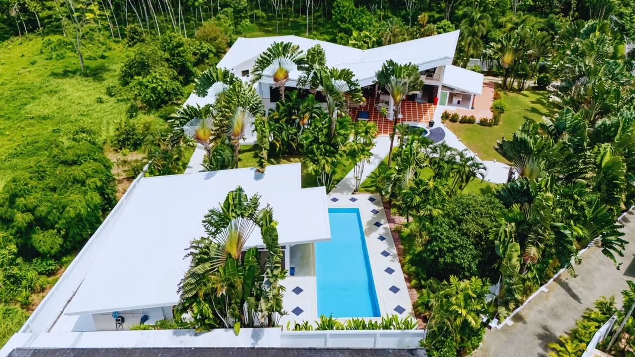 18 bd · 18 ba · 1,600 m²