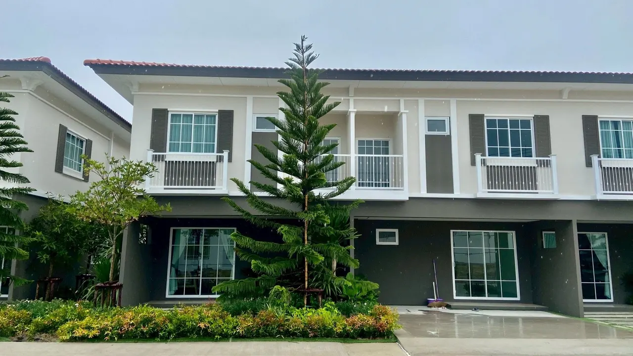Townhouse · 4 ห้องนอน · 3 ห้องน้ำ · 125 m²