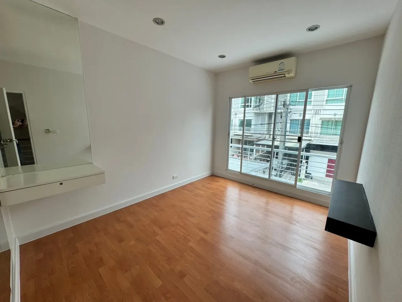 Townhouse · 3 bd · 3 ba · 74 m²