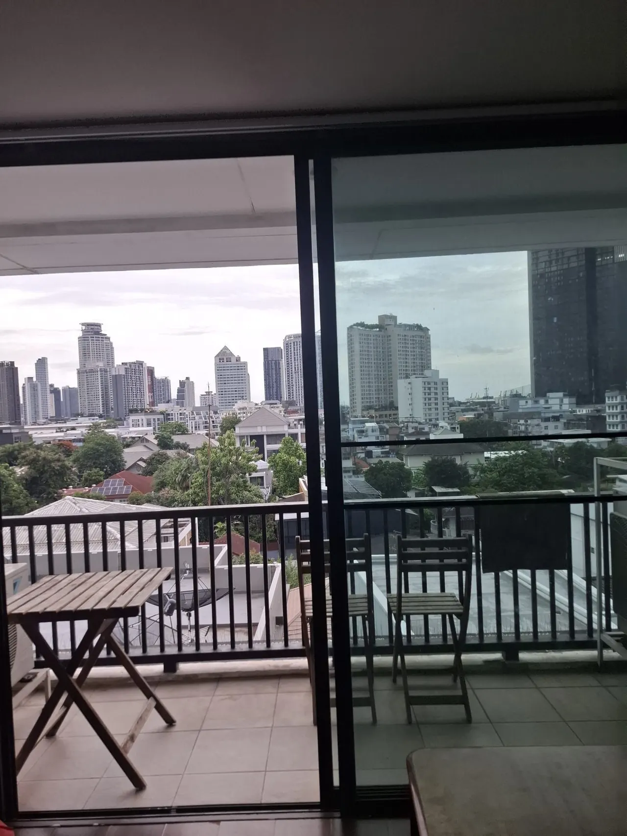 2 ห้องนอน · 2 ห้องน้ำ · 70 m²