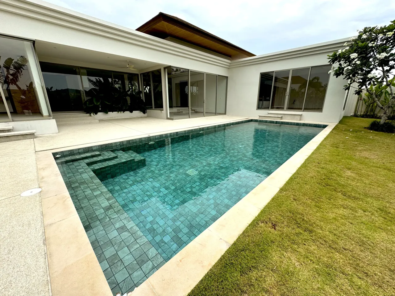 Villa · 4 ห้องนอน · 4 ห้องน้ำ · 420 m²