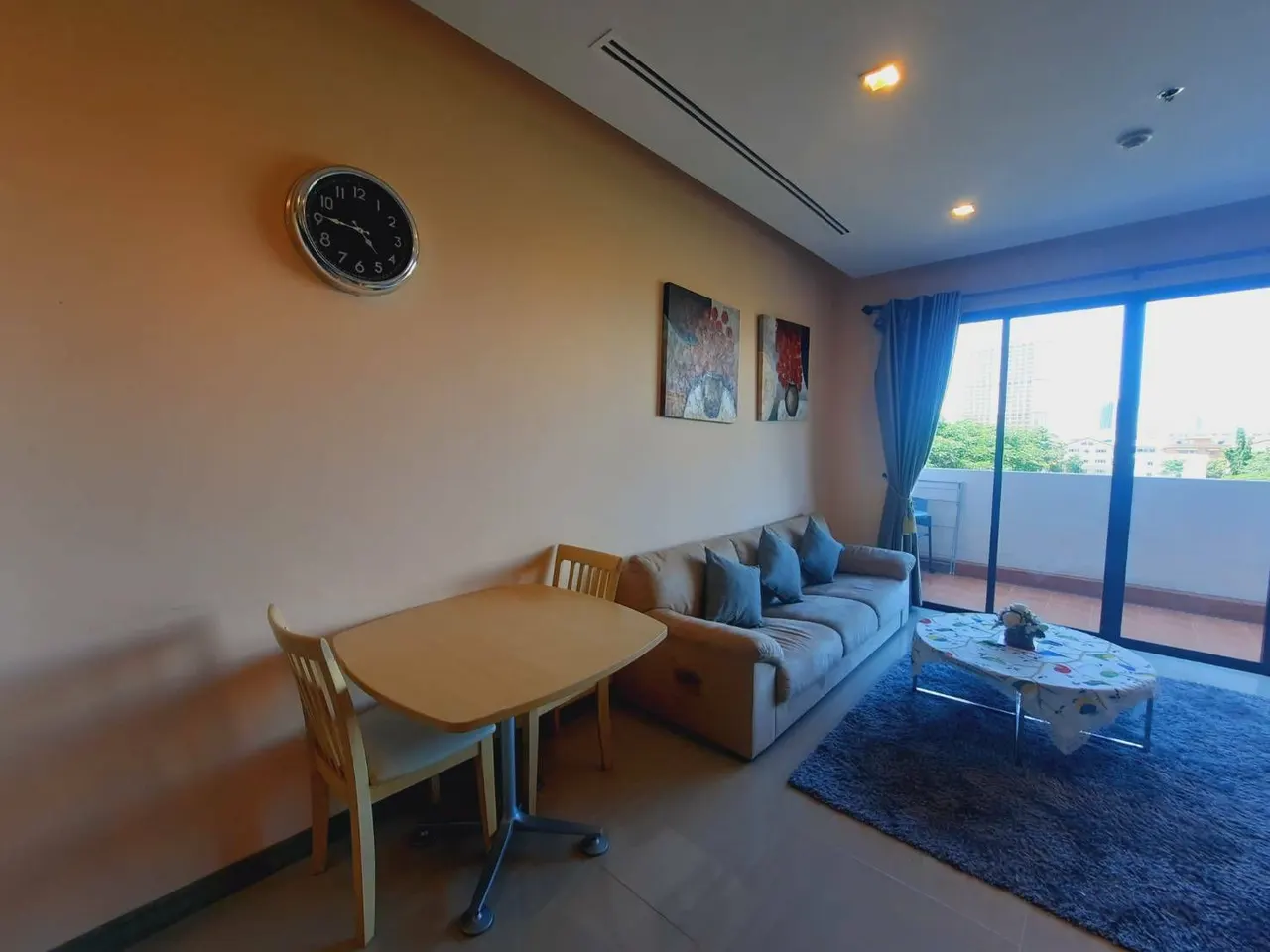 Condo · 1 bd · 1 ba · 65 m²