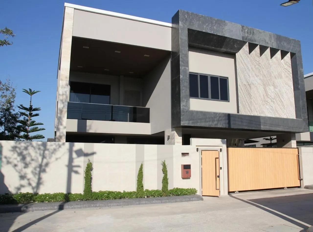 House · 3 bd · 4 ba · 388 m²