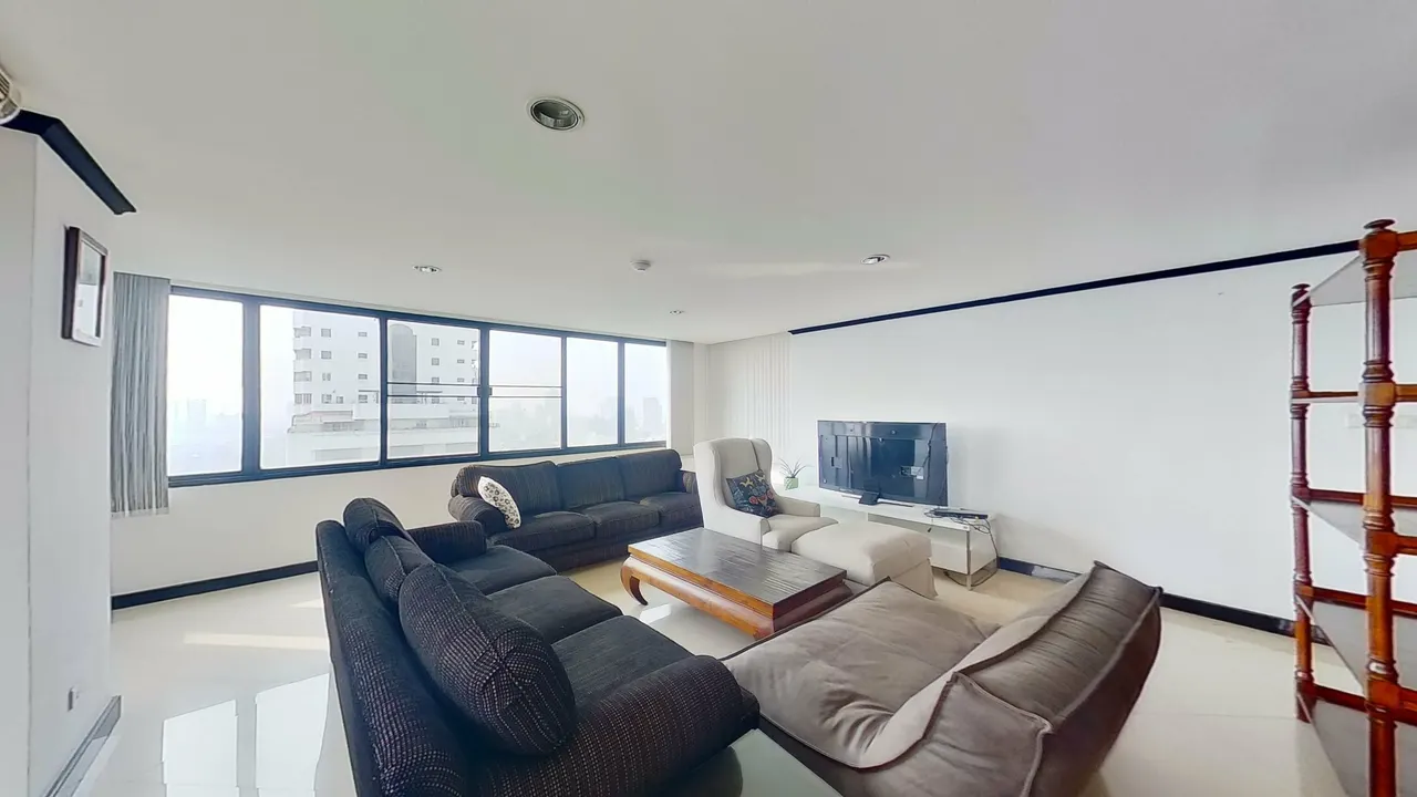 Condo · 3 室 · 3 卫 · 242 m²